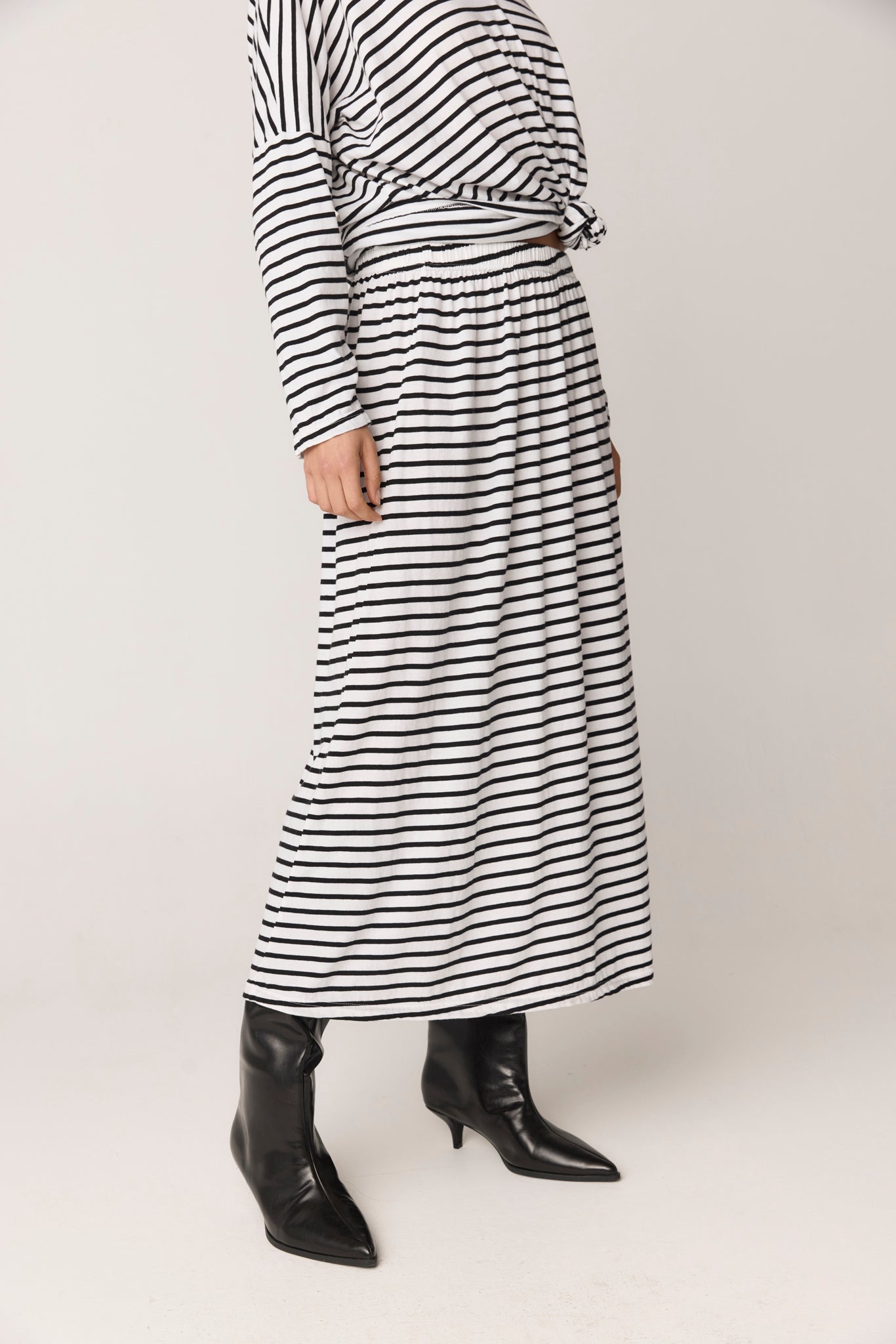 STRIPE SKIRT - BLACK & WHITE