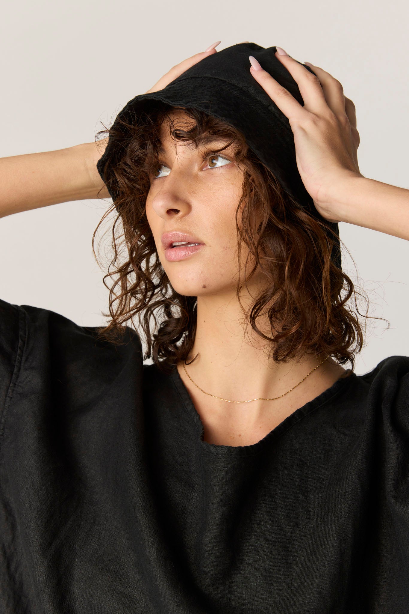 PEACHES BUCKET HAT - NOIR