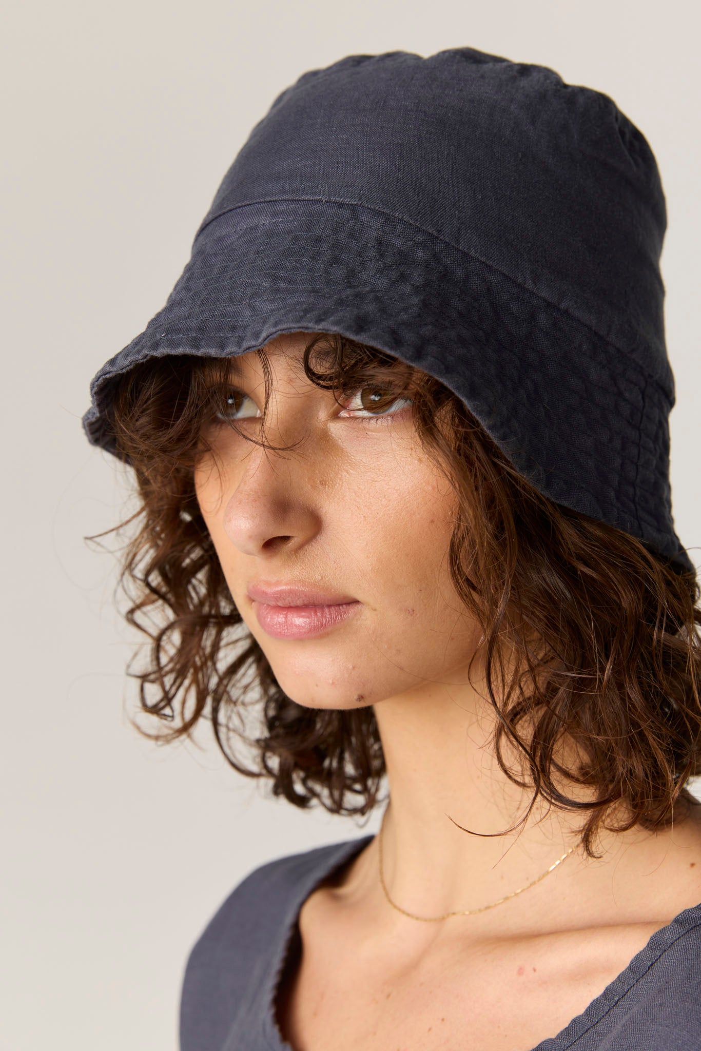 PEACHES BUCKET HAT - FOSSIL