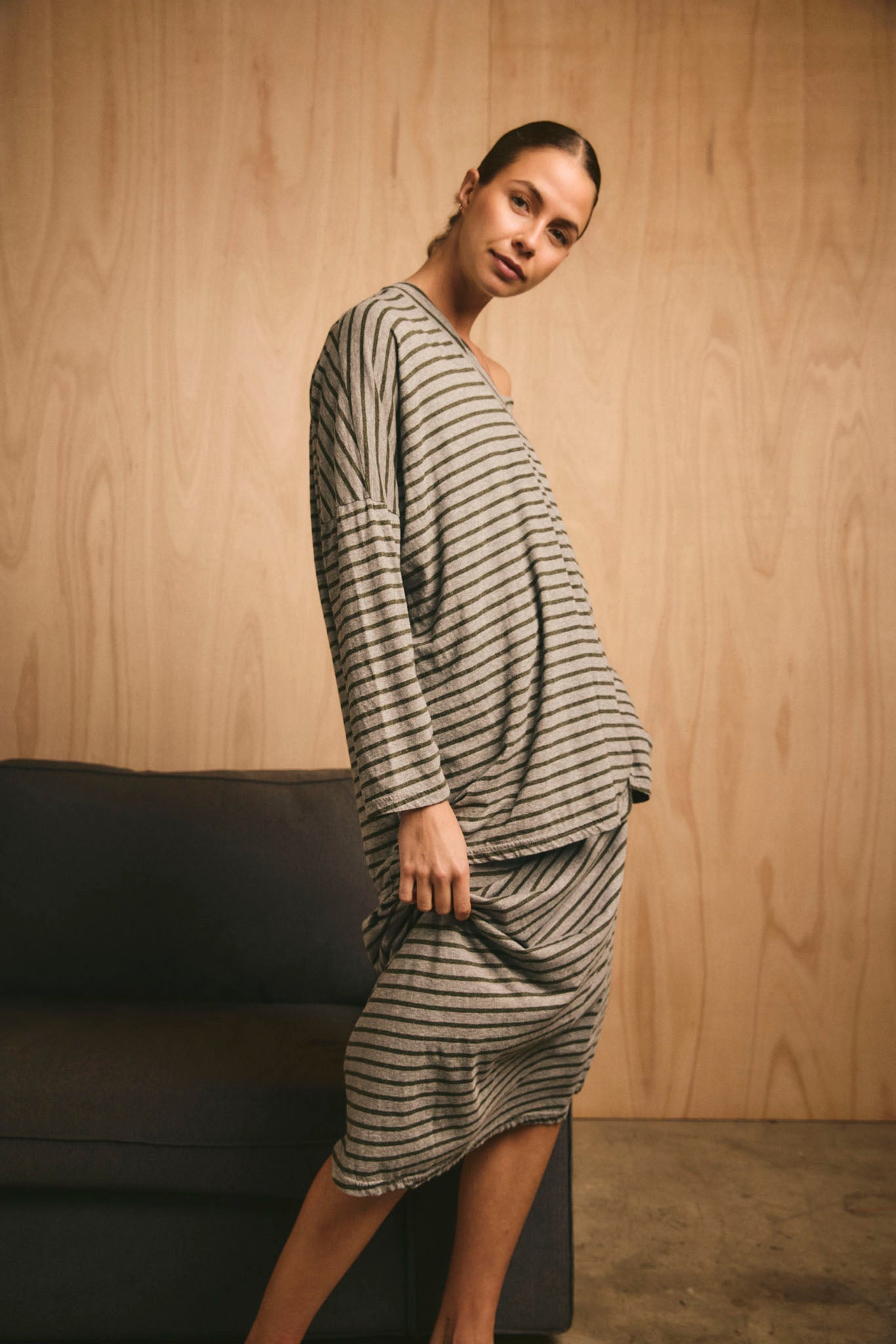 STRIPE LOOSE V TOP - GREY & MOSS