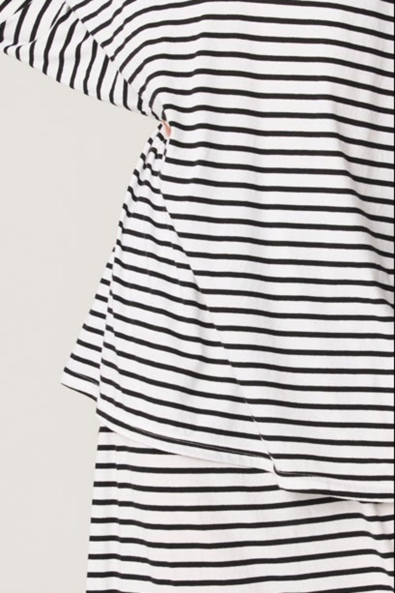 STRIPE LOOSE V TOP - BLACK & WHITE