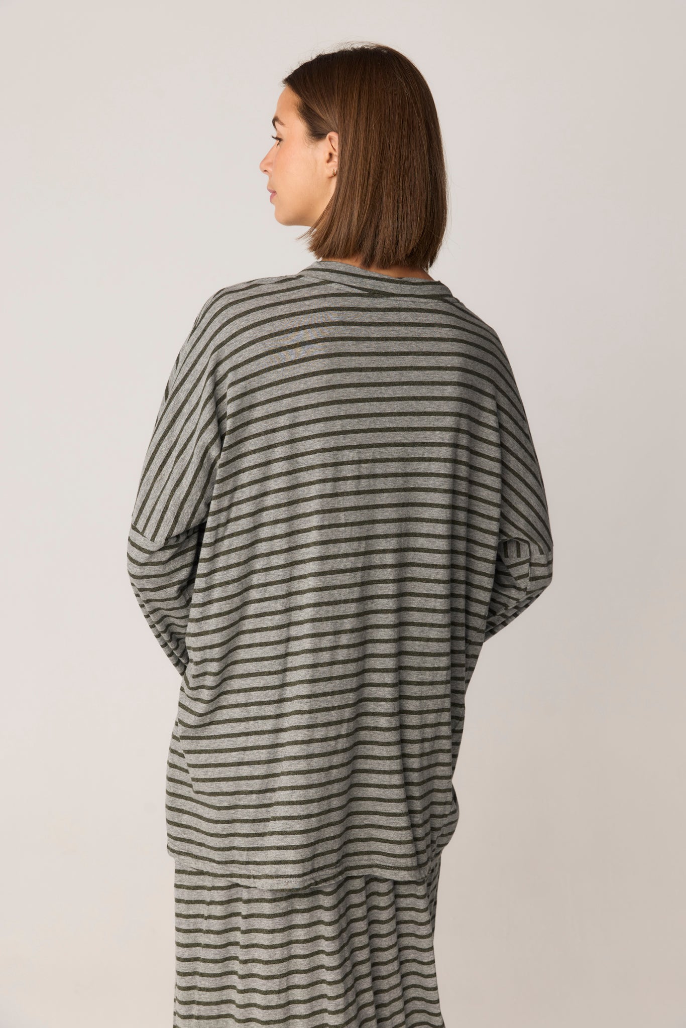 STRIPE LOOSE V TOP - GREY & MOSS