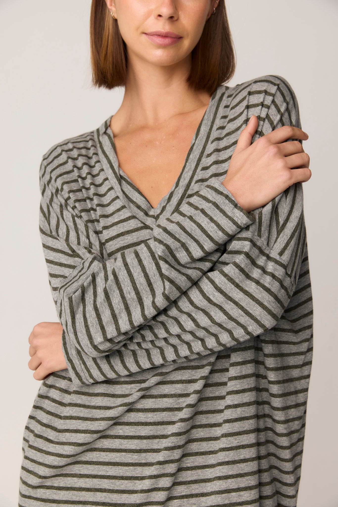 STRIPE LOOSE V TOP - GREY & MOSS