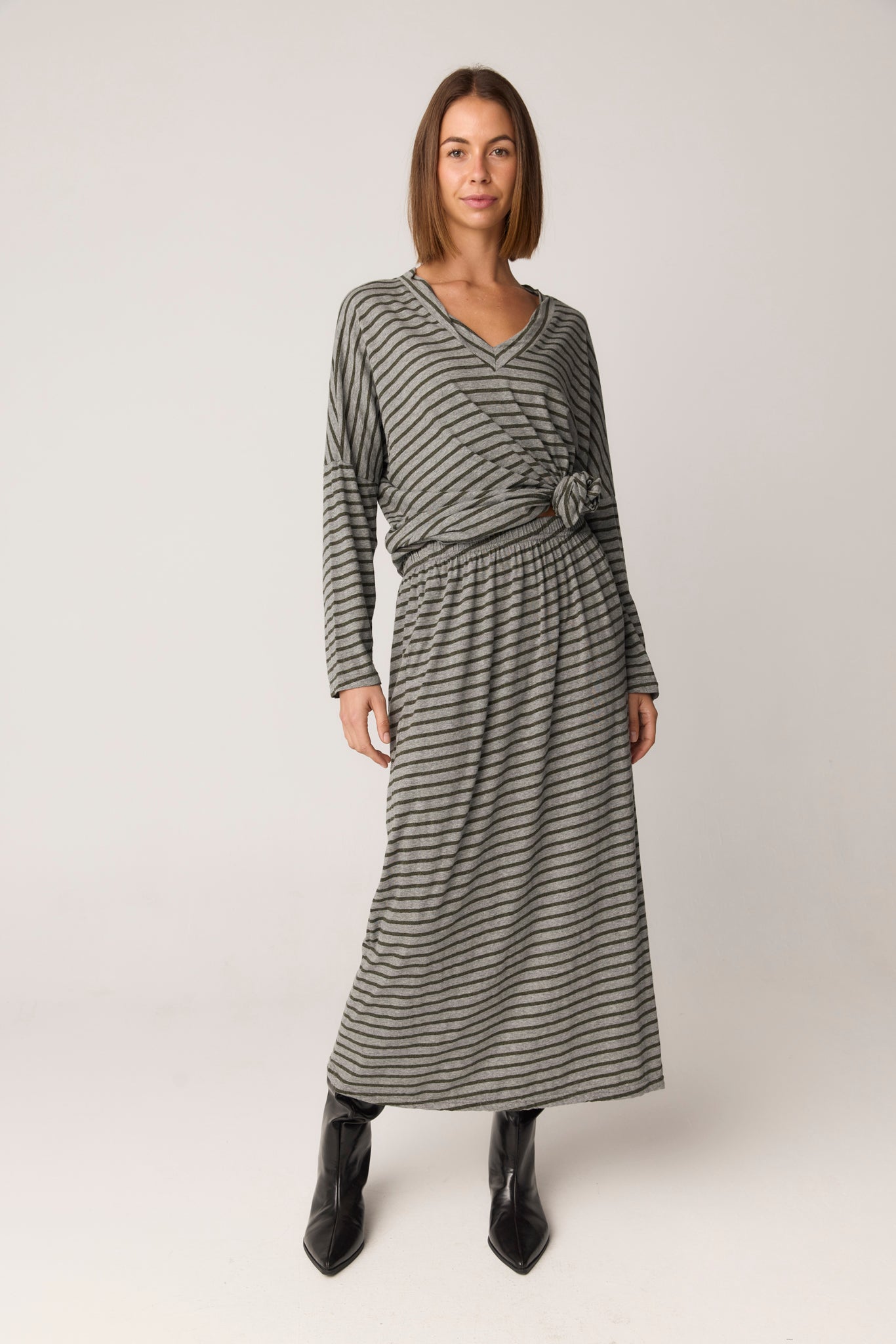 STRIPE LOOSE V TOP - GREY & MOSS