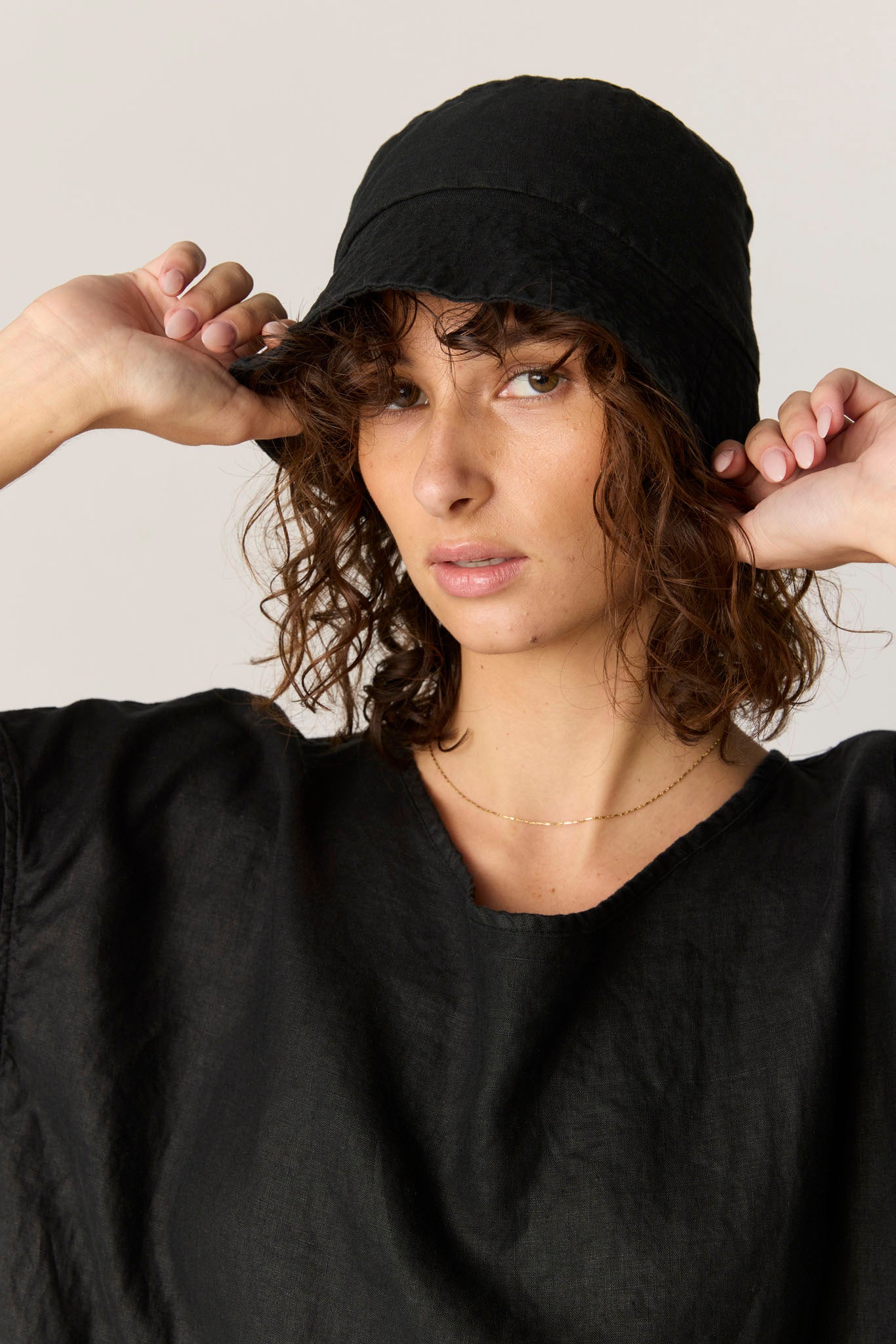 PEACHES BUCKET HAT - NOIR