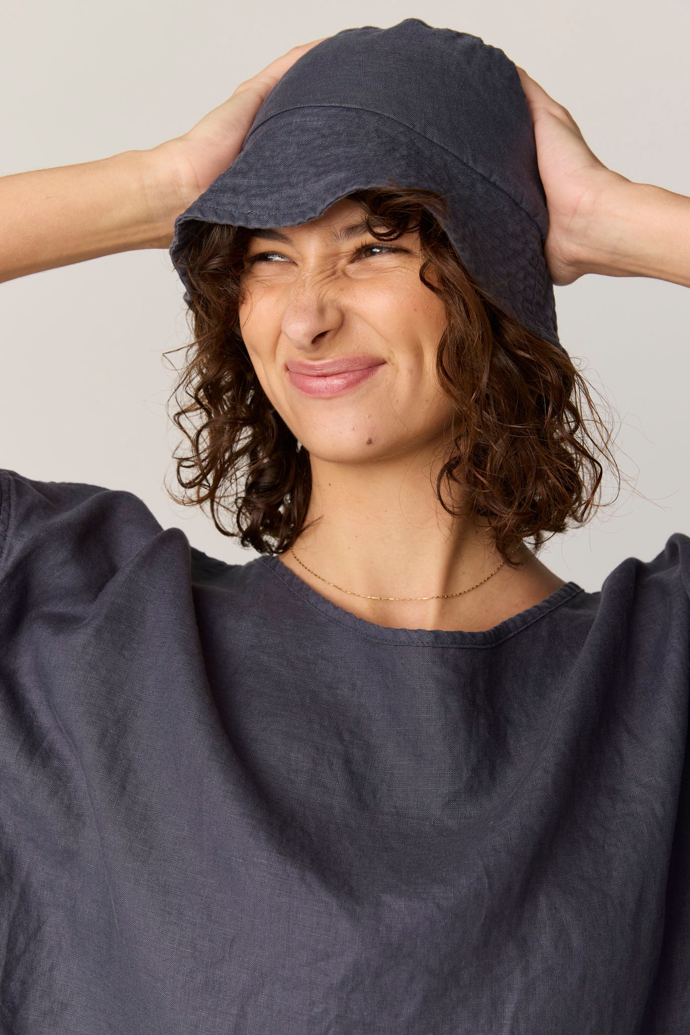 PEACHES BUCKET HAT - FOSSIL